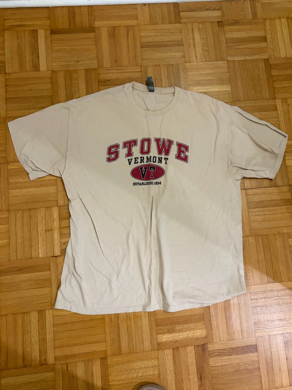 Oura Cream Graphic T-Shirt with Red Stowe Vermont Print